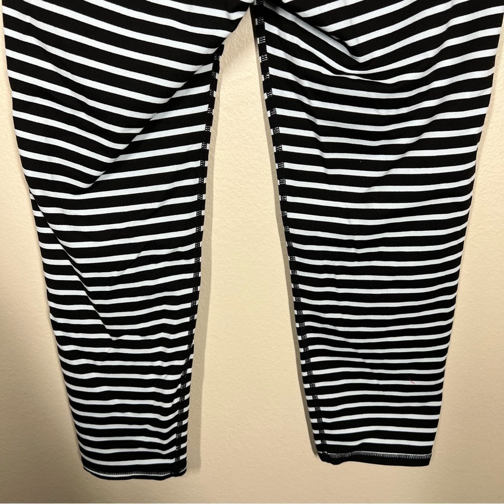 Athleta Chaturanga Capri Crop Leggings Black White Stripe Small Style 243095 - Picture 8 of 11
